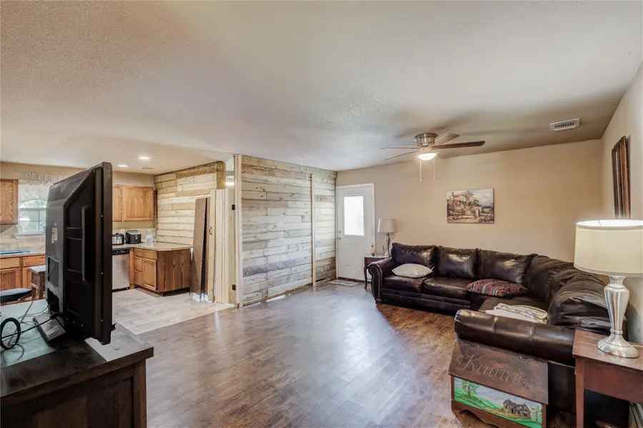 104 Richard Lane, Azle, TX 76020 - #2