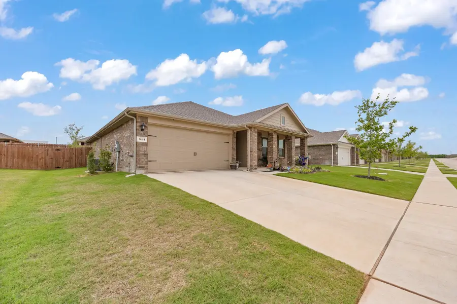 313 Crestridge Drive N, Cleburne, TX 76033 - #2