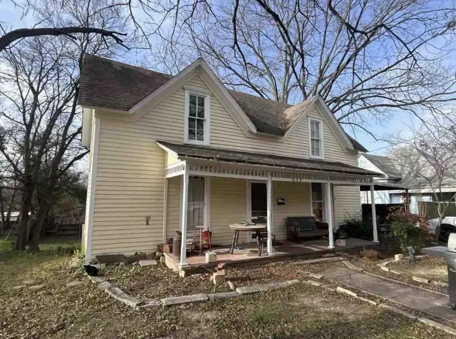 513 W Jefferson Street, Waxahachie, TX 75165 - #1