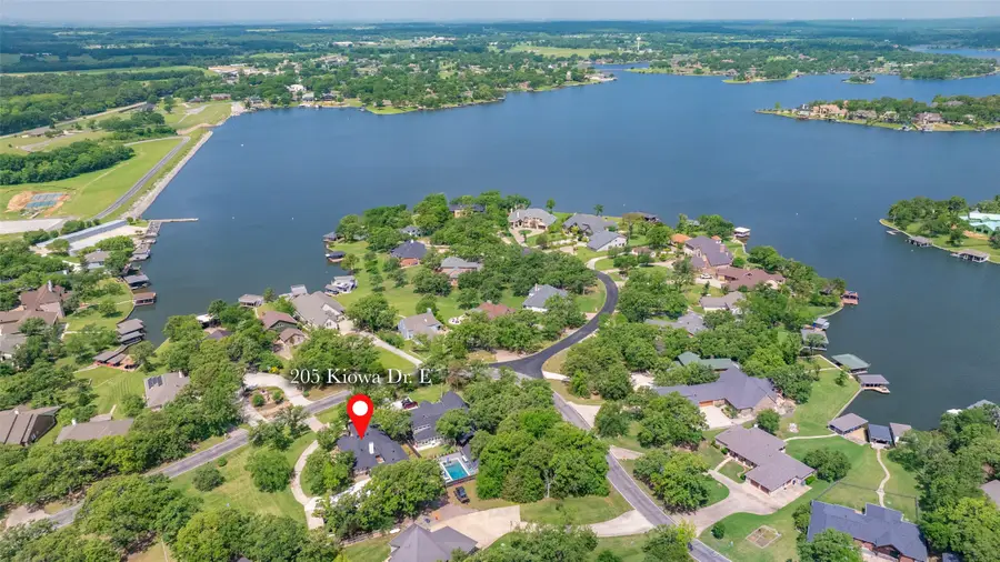205 Kiowa Drive E, Gainesville, TX 76240 - #3