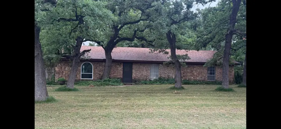 703 W Sherman Street, Chico, TX 76431 - #2