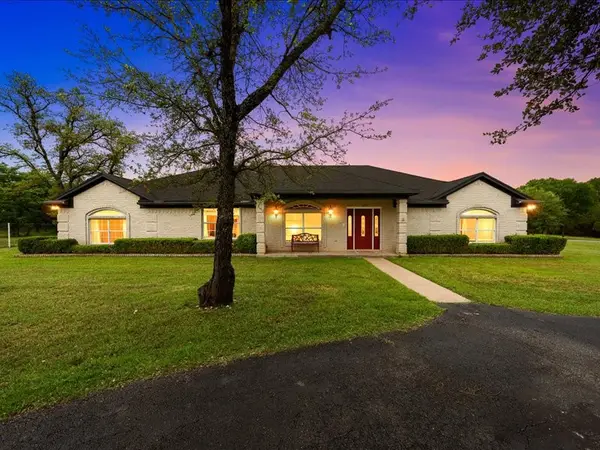 1072 Chapman Road, Crawford, TX 76638