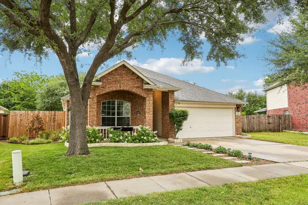 1013 Warbler, Aubrey, TX 76227