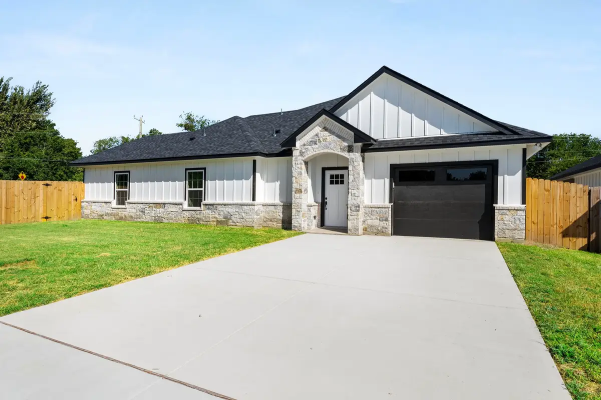 510 Washington Street, Ennis, TX 75119 - #1