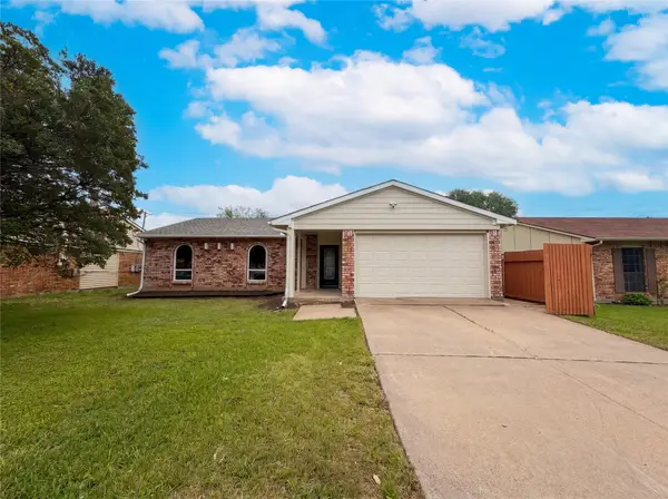 7444 Sandhurst Lane S, North Richland Hills, TX 76182