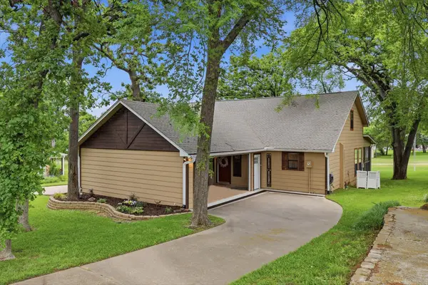 413 Cocopa Drive, Lake Kiowa, TX 76240