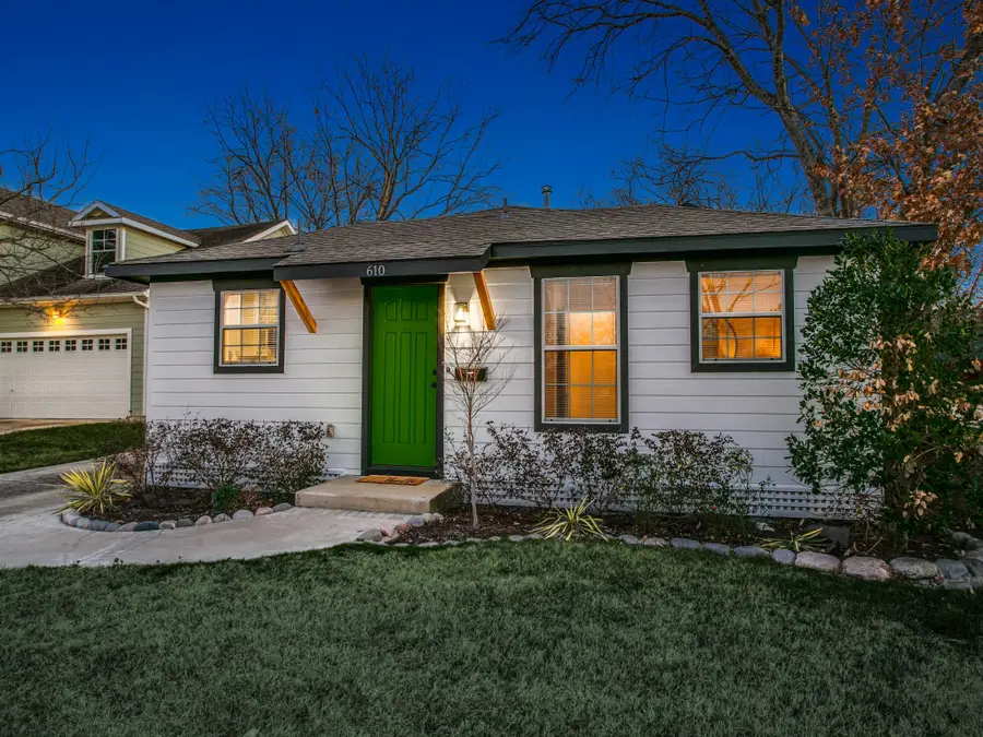 610 E Texas Street, Grapevine, TX 76051 - #2