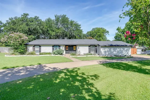 124 Cliffside Drive S, Burleson, TX 76028
