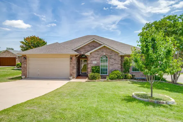 1173 Albatross Court, Benbrook, TX 76126