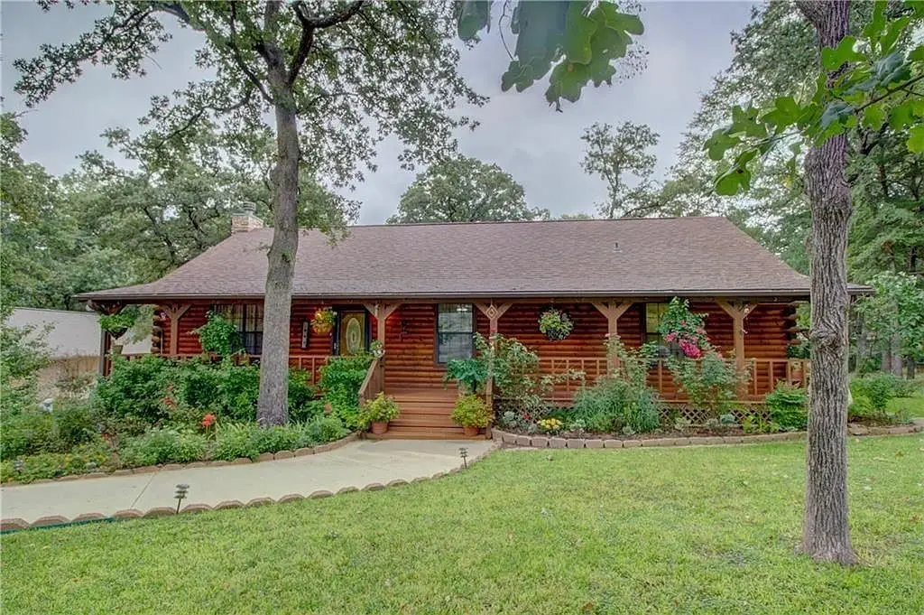 105 Santee Drive, Lake Kiowa, TX 76240 - #1