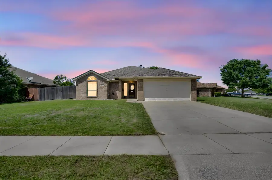 1040 Vinewood Avenue, Burleson, TX 76028 - #2