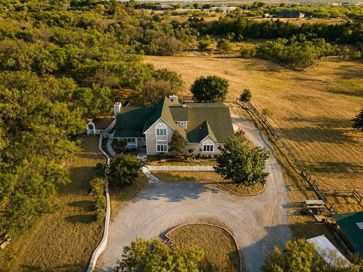 601 N Carroll Street, Henrietta, TX 76365 - #1