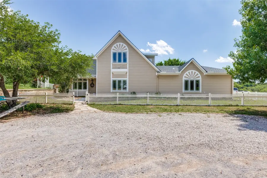 601 N Carroll Street, Henrietta, TX 76365 - #2