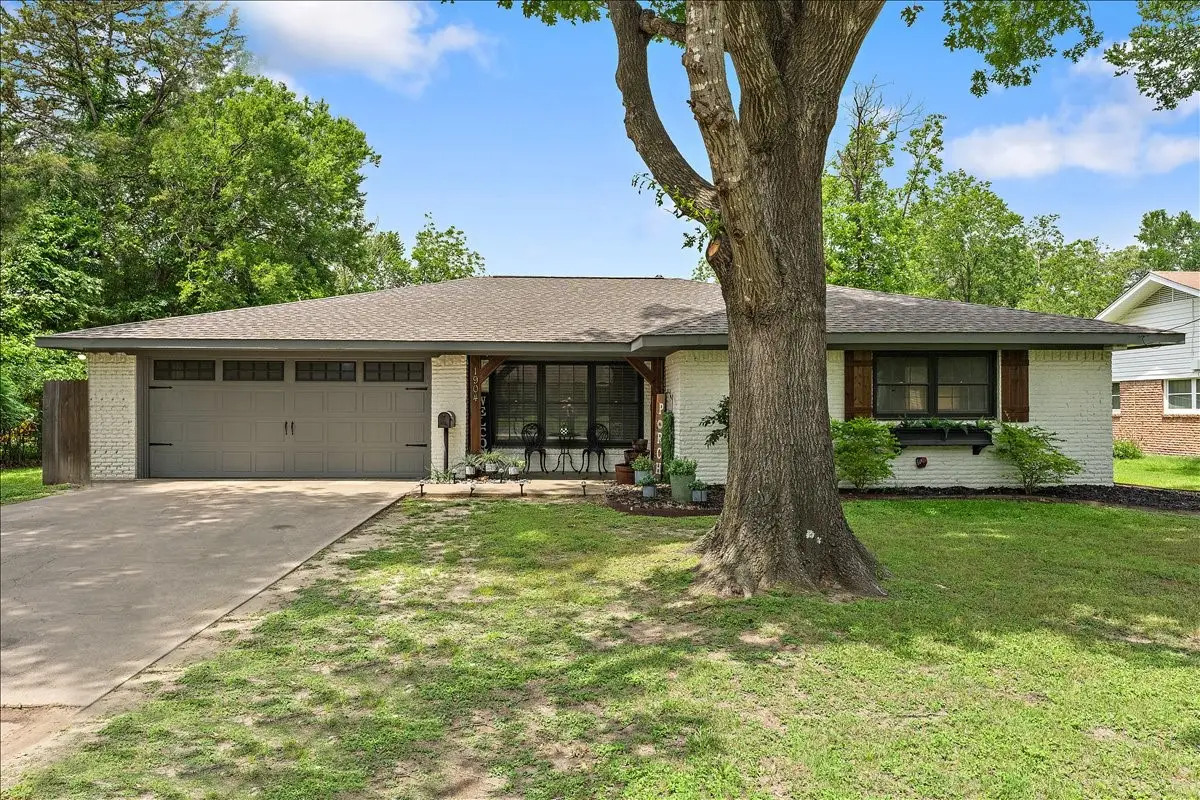 1904 W 4th Avenue, Corsicana, TX 75110 - #1