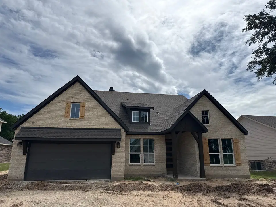 404 Guadeloupe Lane, Springtown, TX 76082 - #1