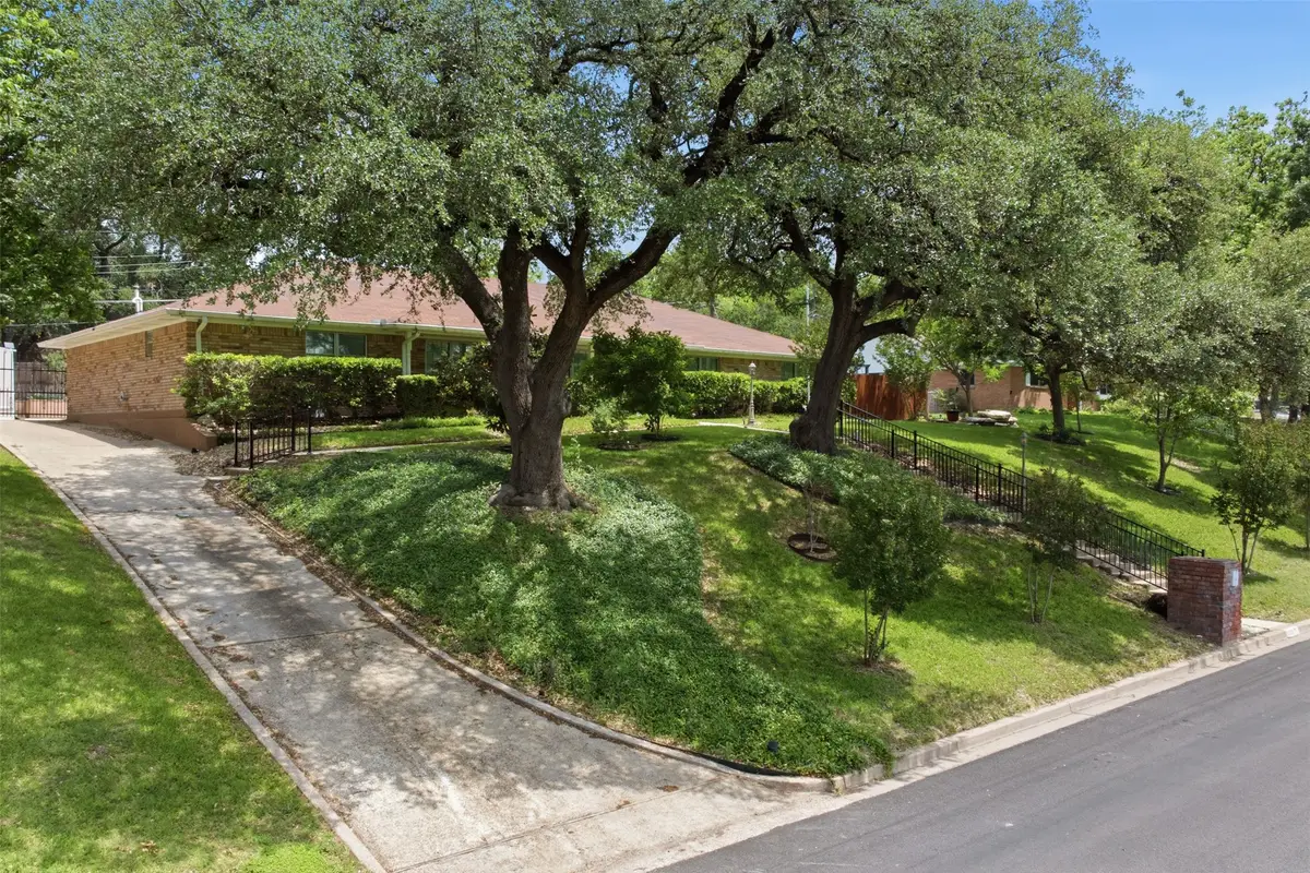 1209 Southwood Drive, Woodway, TX 76712 - #1
