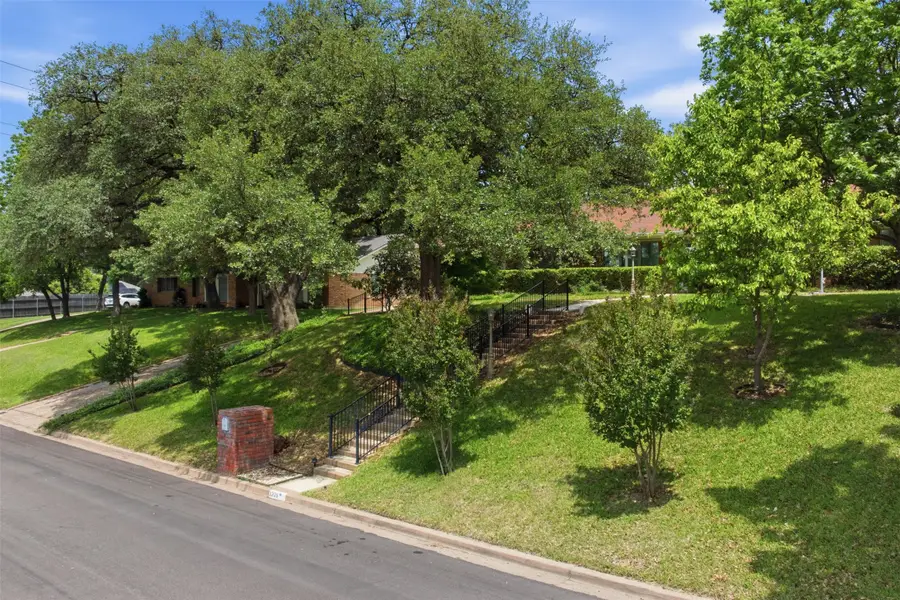 1209 Southwood Drive, Woodway, TX 76712 - #3
