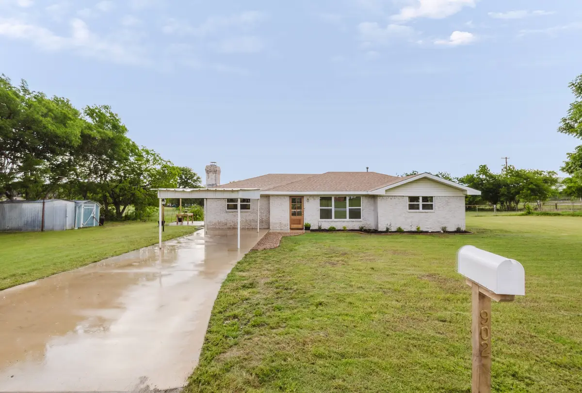 902 Fannin Street, Nocona, TX 76255 - #1