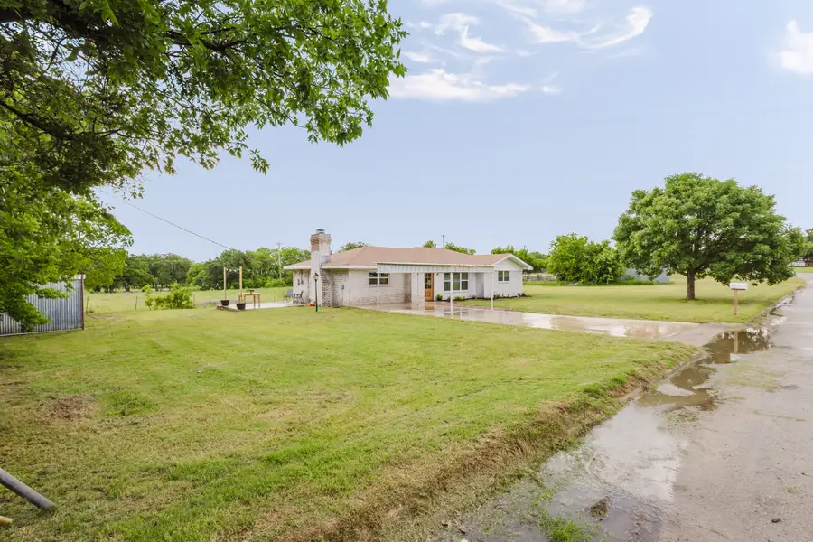 902 Fannin Street, Nocona, TX 76255 - #2