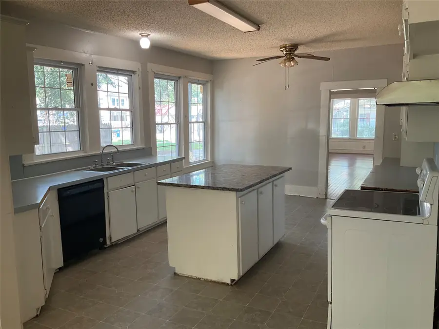 118 S 31st Street, Corsicana, TX 75110 - #3