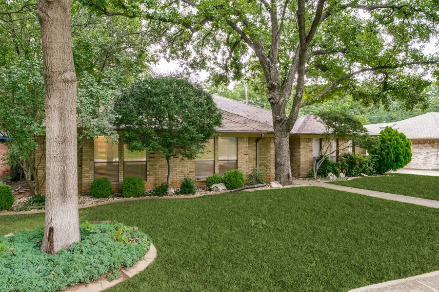 2818 N Creekwood Drive, Grapevine, TX 76051 - #2