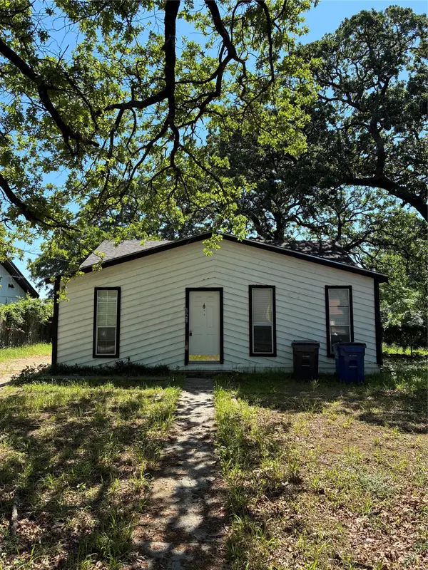 2924 Hiawatha Trail, Lake Worth, TX 76135