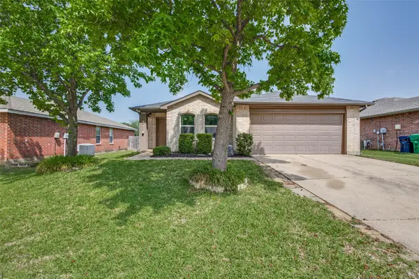 8704 Swan Park Drive, Denton, TX 76210