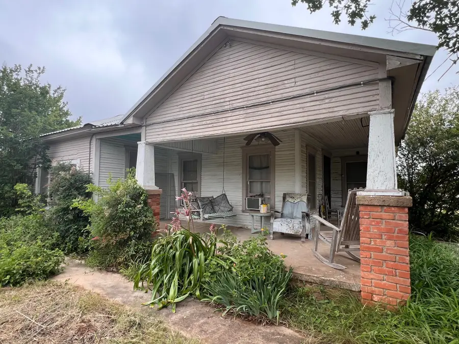 101 E Commerce Street, Gustine, TX 76455 - #2