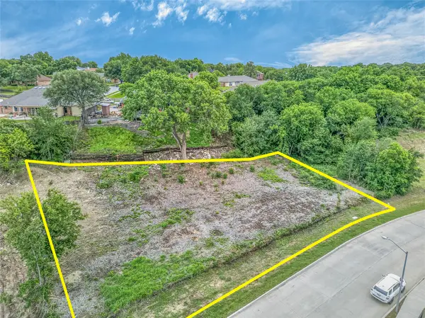 738 Sterling Drive, Benbrook, TX 76126