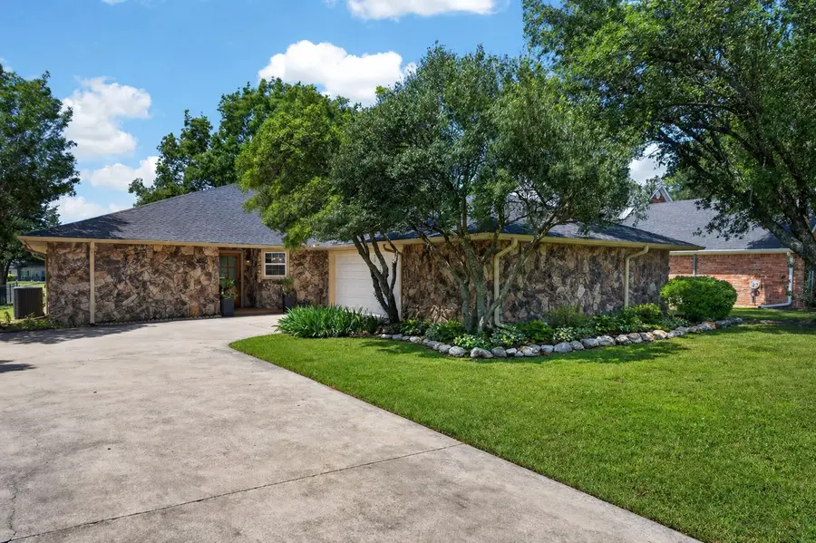 310 Navajo Trail, Gainesville, TX 76240 - #3