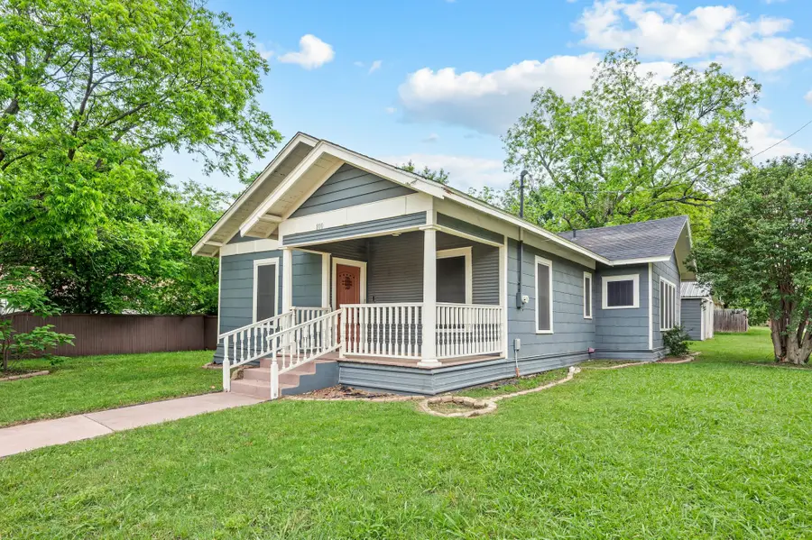 800 N Clements Street, Gainesville, TX 76240 - #2