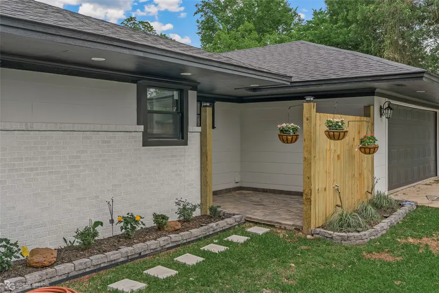 207 Red River Street, Benton, LA 71006 - #3