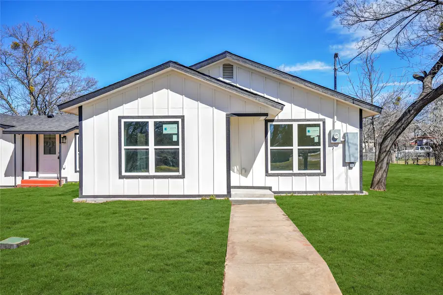 402 W College Street, Jacksboro, TX 76458 - #3