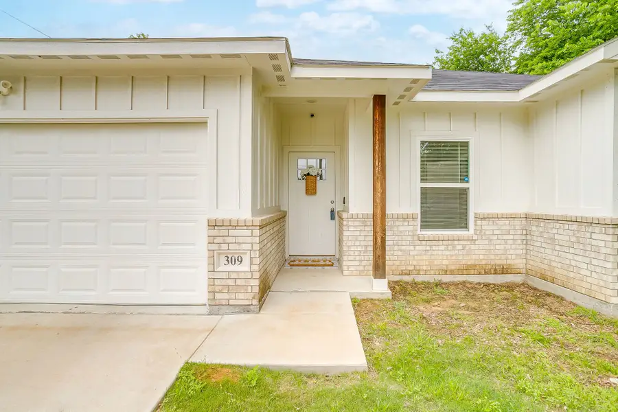 309 Francis Street, Hillsboro, TX 76645 - #3