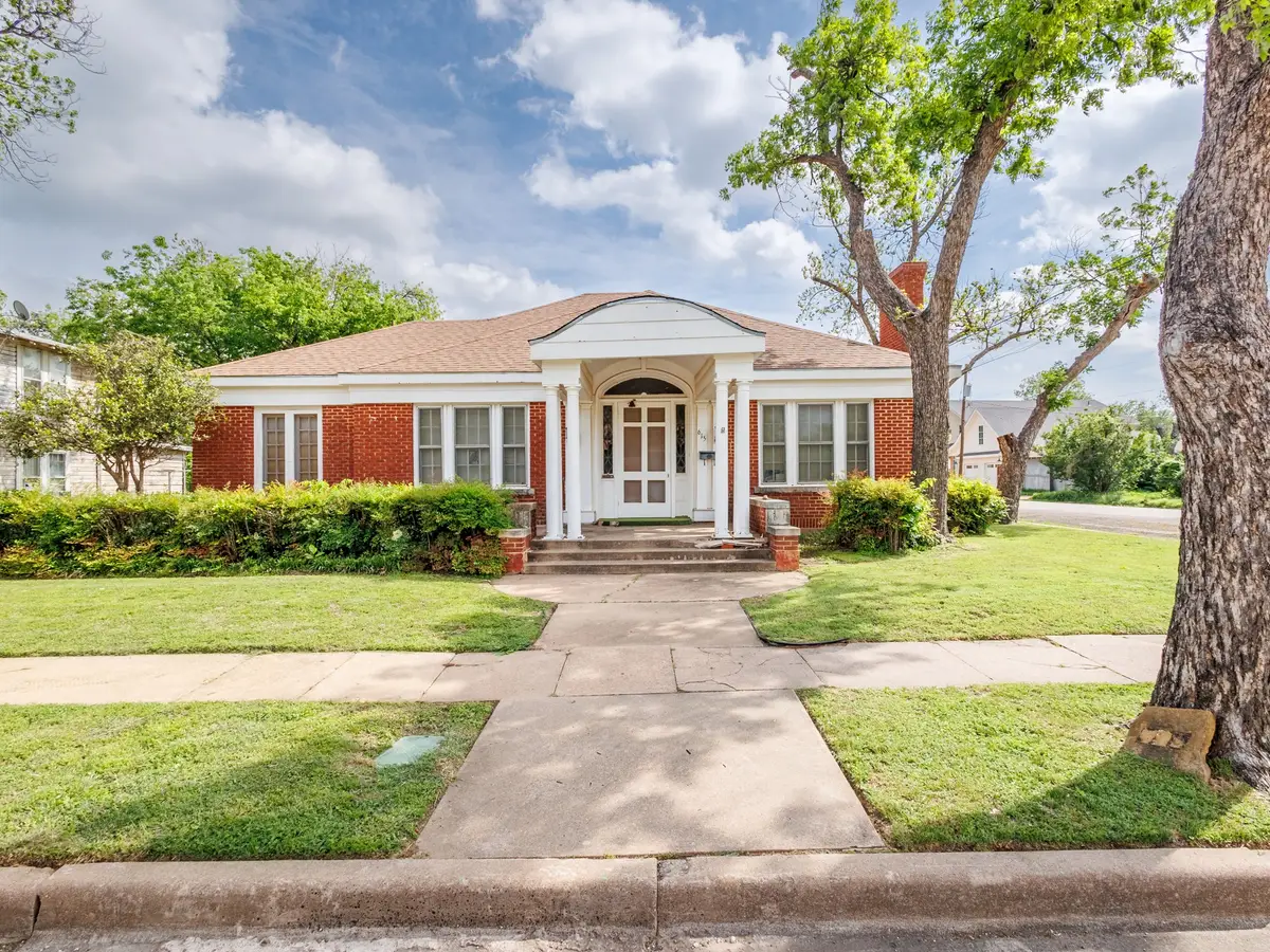 615 W Liveoak Street, Coleman, TX 76834 - #1