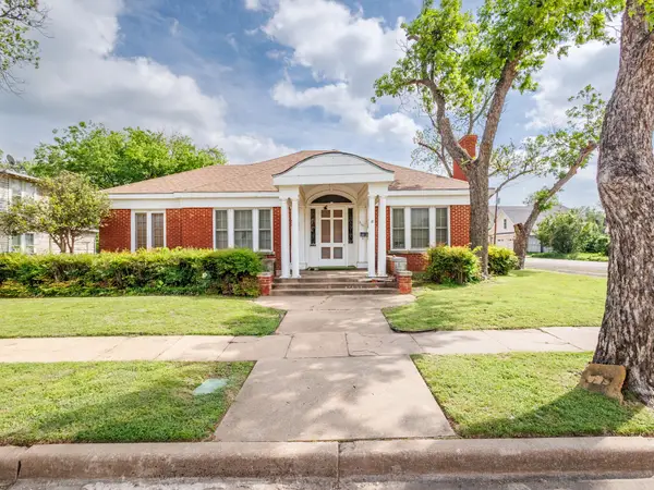 615 W Liveoak Street, Coleman, TX 76834