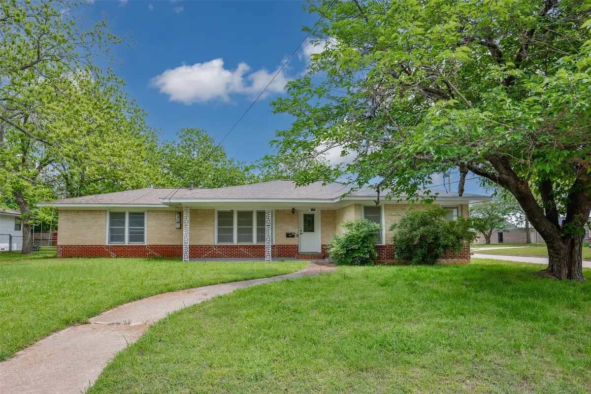 1102 Fair Avenue, Gainesville, TX 76240 - #1