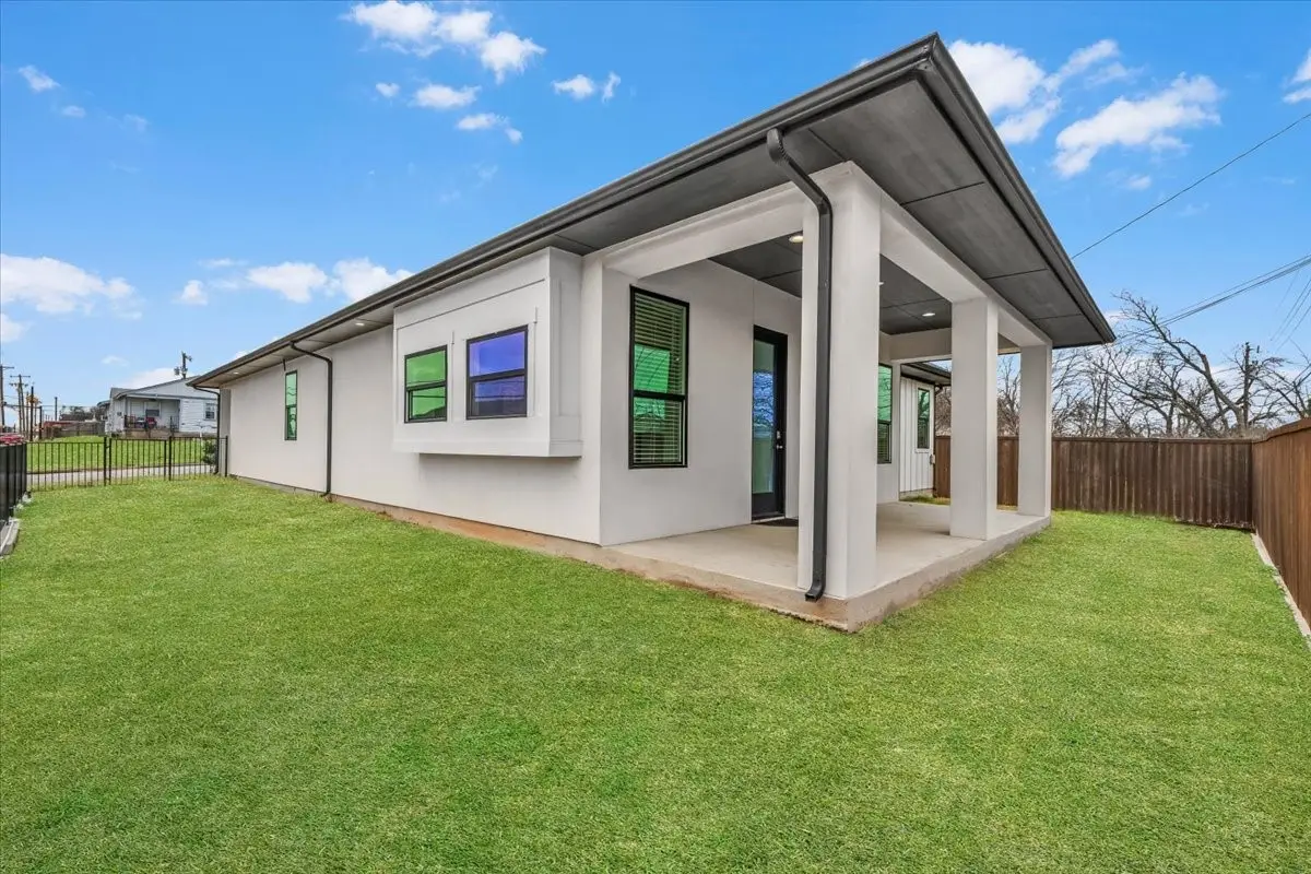 2561 Burton Avenue, Fort Worth, TX 76105 - #1