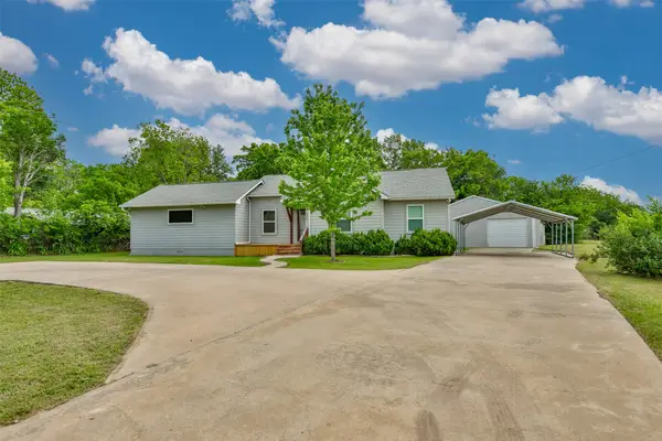 208 S Howeth Street, Gainesville, TX 76240