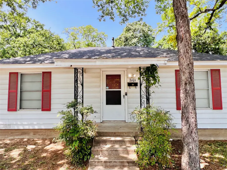2101 Layton Avenue, Haltom City, TX 76117 - #2