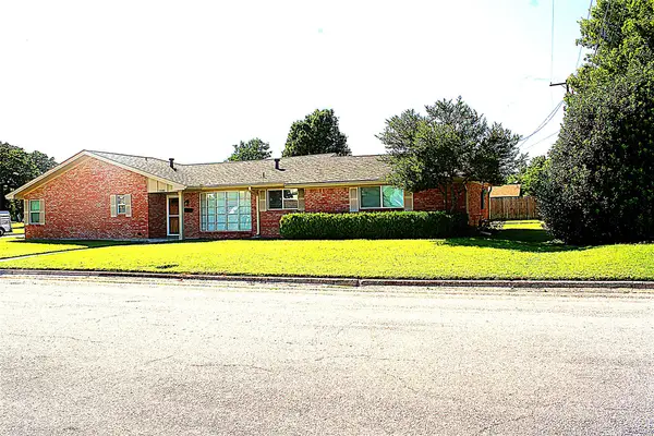 1100 N Lamb Street, Bowie, TX 76230