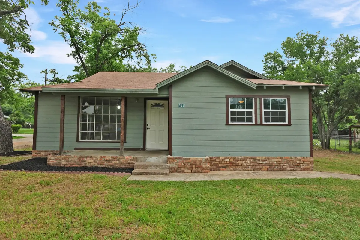 433 W Hampton Avenue, De Leon, TX 76444 - #1