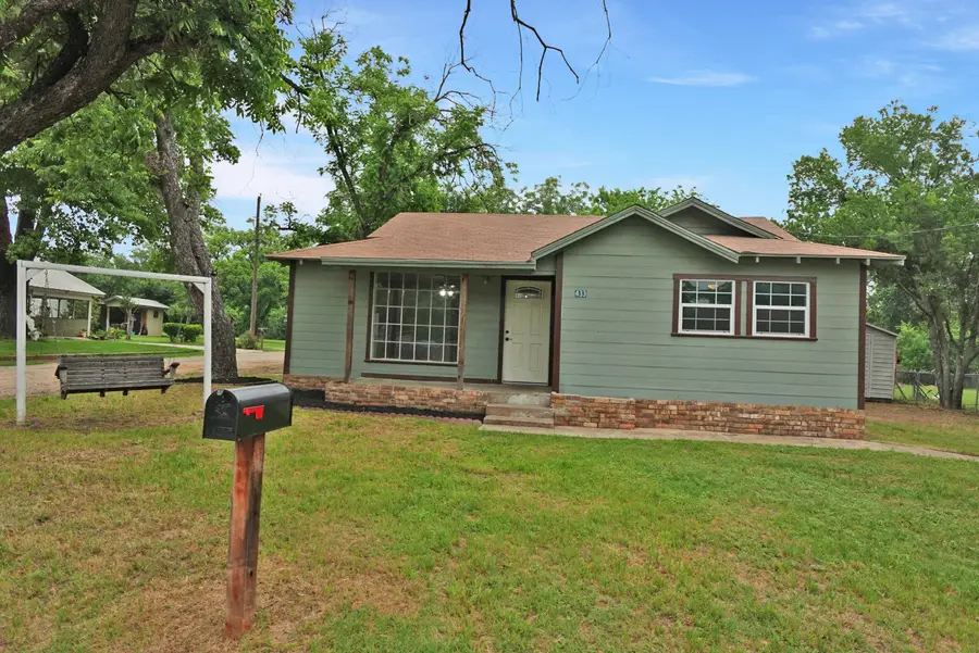 433 W Hampton Avenue, De Leon, TX 76444 - #2