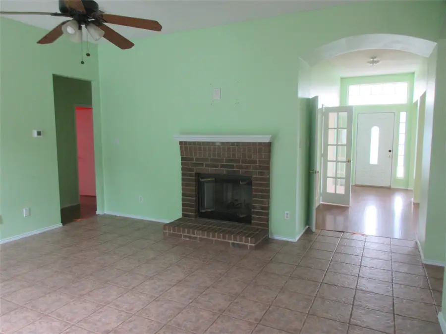 214 Westbrook Drive, Arlington, TX 76002 - #2