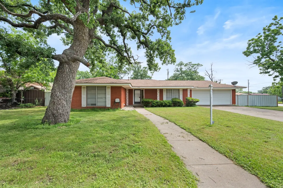 2300 SE 9th Street, Mineral Wells, TX 76067 - #1