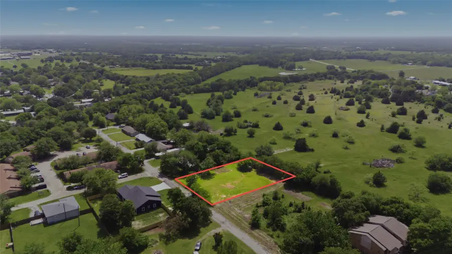204 S Grand Avenue, Wolfe City, TX 75496 - #2