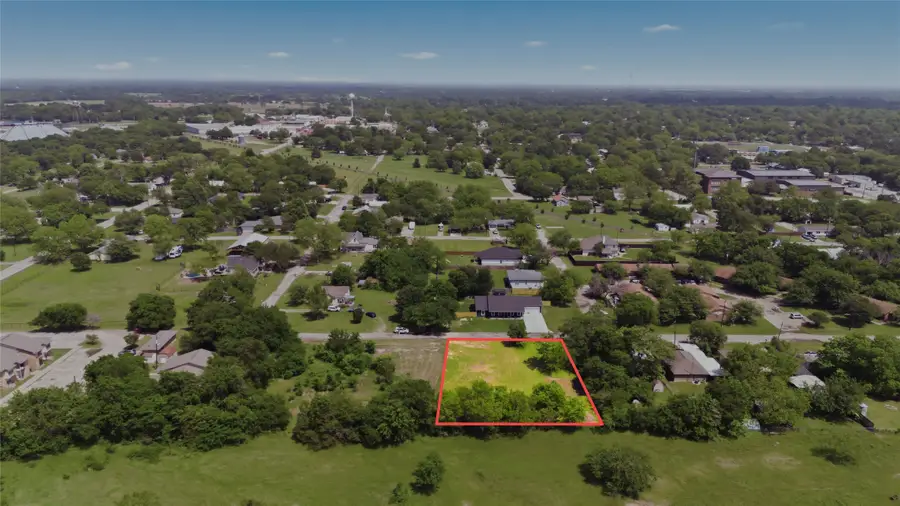 204 S Grand Avenue, Wolfe City, TX 75496 - #3