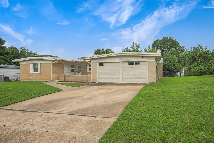 8033 Pinewood Drive, Benbrook, TX 76116 - #2