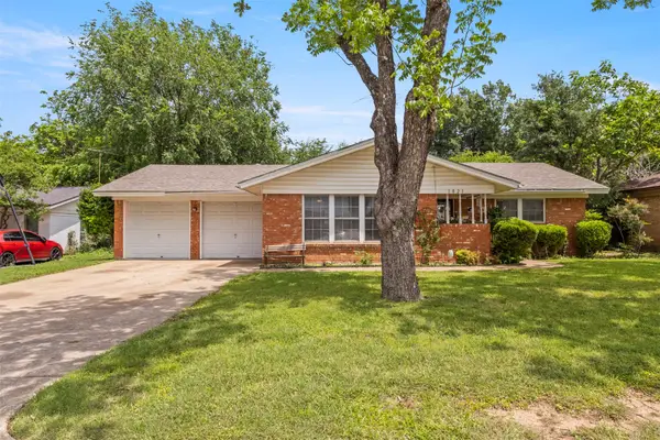 1021 Blue Lake, Fort Worth, TX 76103