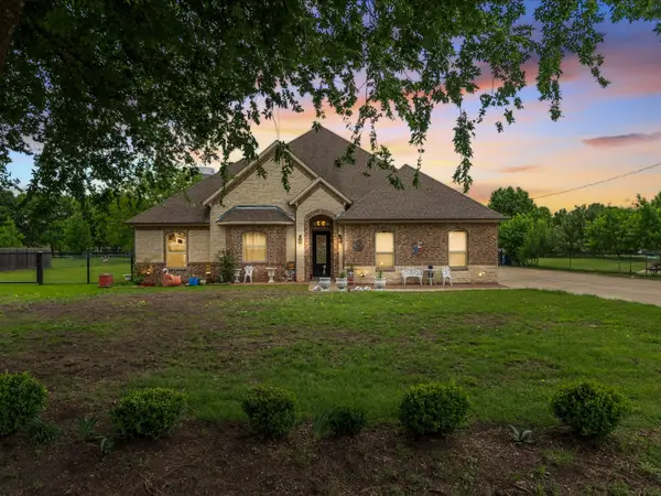 113 Silverwood Drive, Ovilla, TX 75154